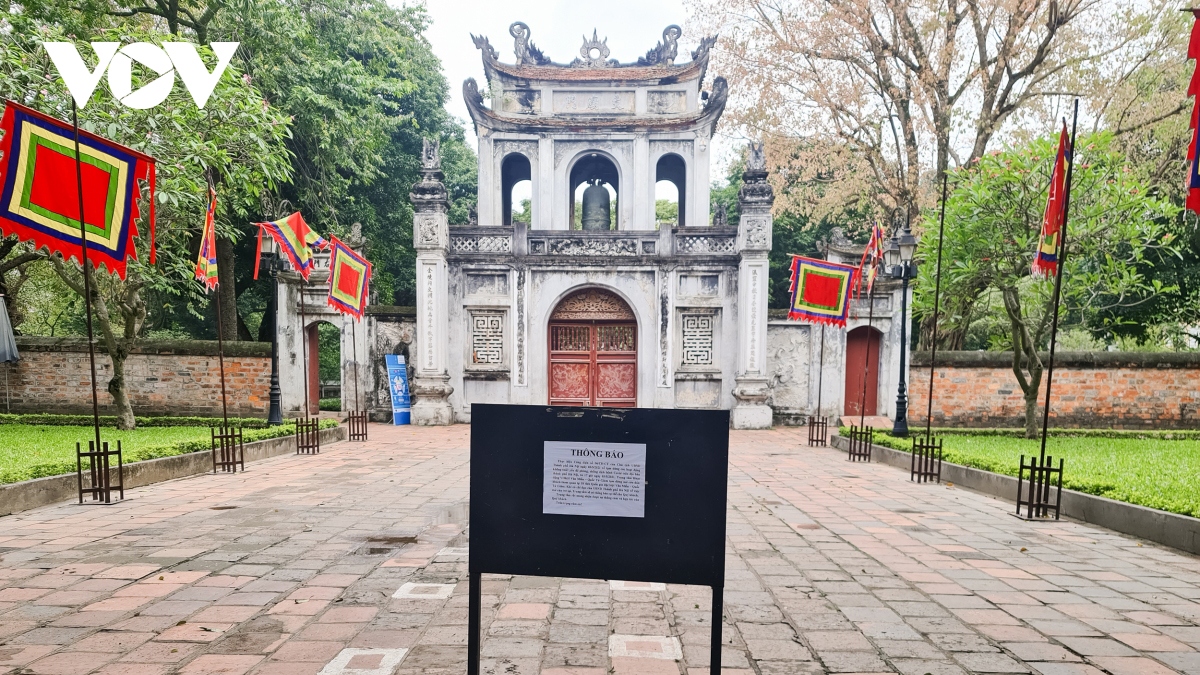 Parks, relic sites, worship places in Hanoi shut amid COVID-19 threats